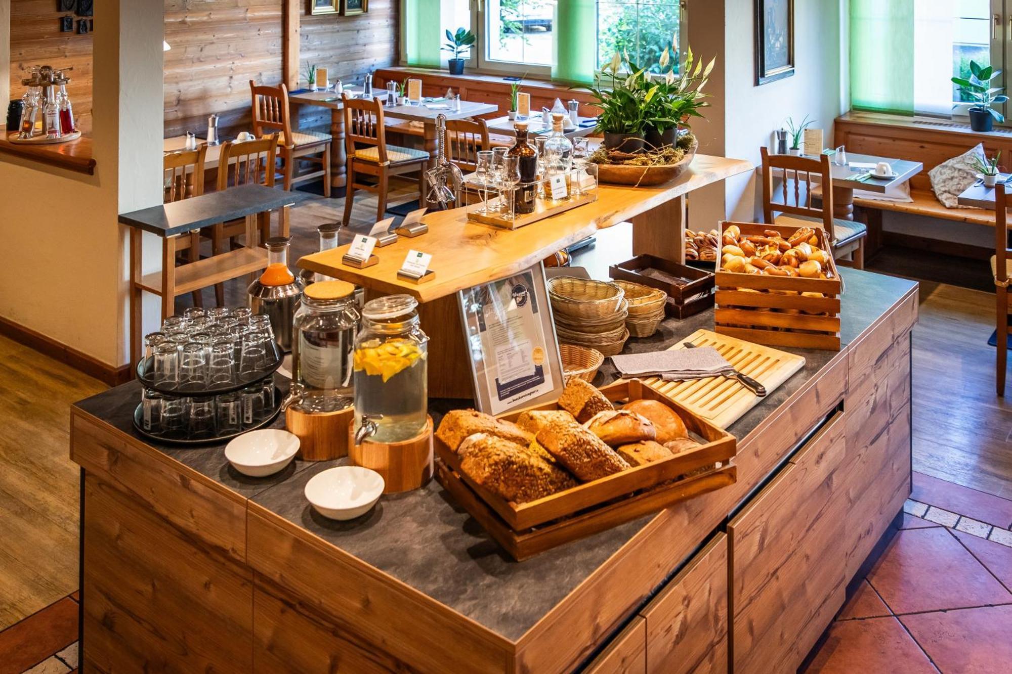 Wunsch Hotel Muerz - Natural Health & Spa Hotel باد فسينغ المظهر الخارجي الصورة