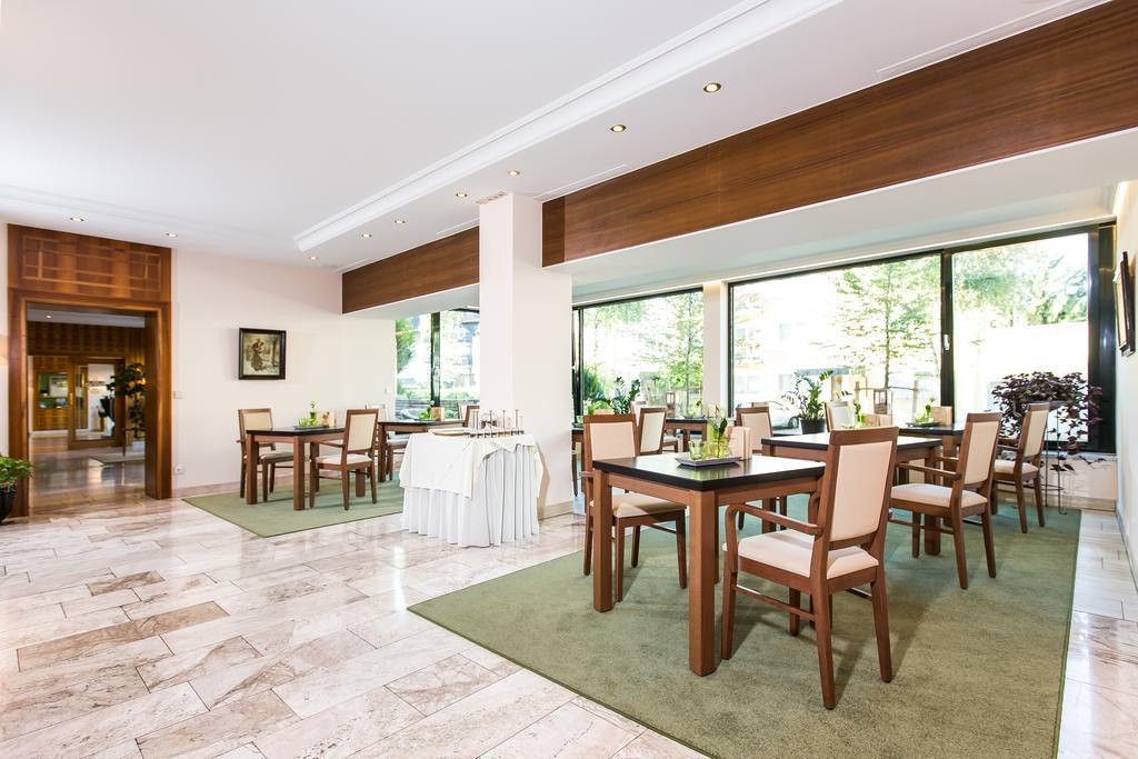 Wunsch Hotel Muerz - Natural Health & Spa Hotel باد فسينغ المظهر الخارجي الصورة